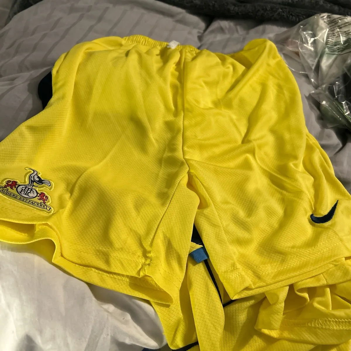 Kids Spurs away jersey and shorts 25/26 - Image 1