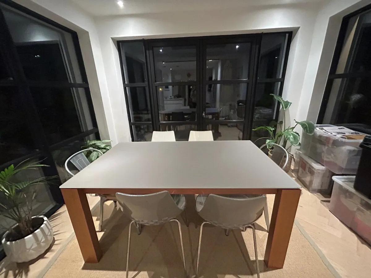 Calligaris Dining table and chairs - Image 1