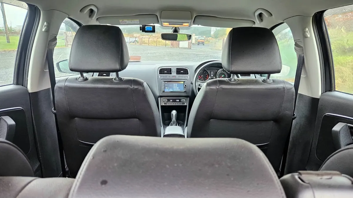 Volkswagen Polo 2016 Automatic with only 61000 km - Image 4