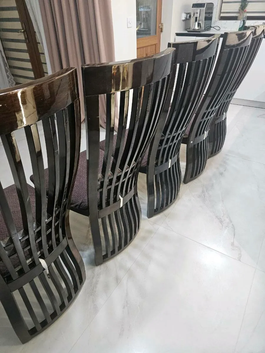 6 chairs and wood table - Image 2