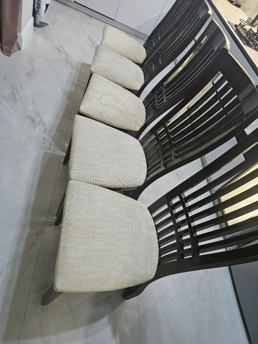 6 chairs and wood table - Image 3