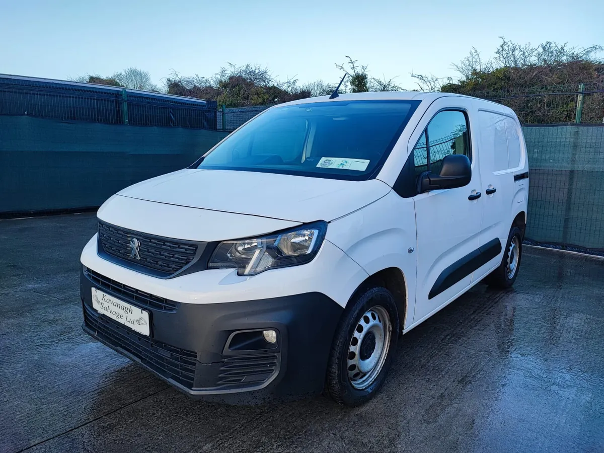 201 Peugeot Partner Light Damage - Image 2
