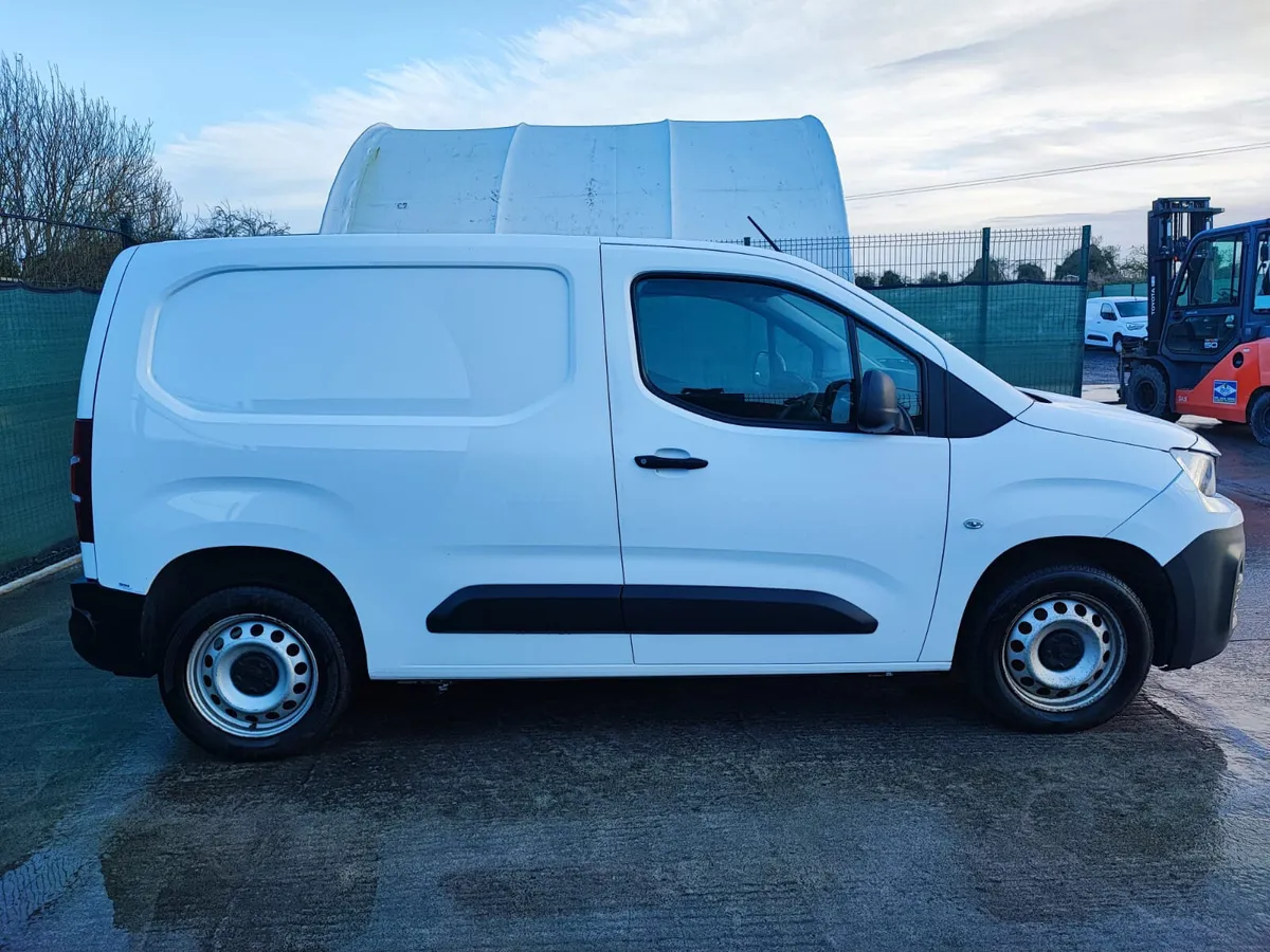 201 Peugeot Partner Light Damage - Image 3