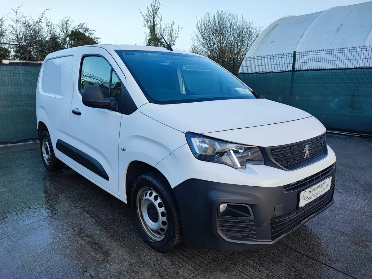 201 Peugeot Partner Light Damage - Image 1