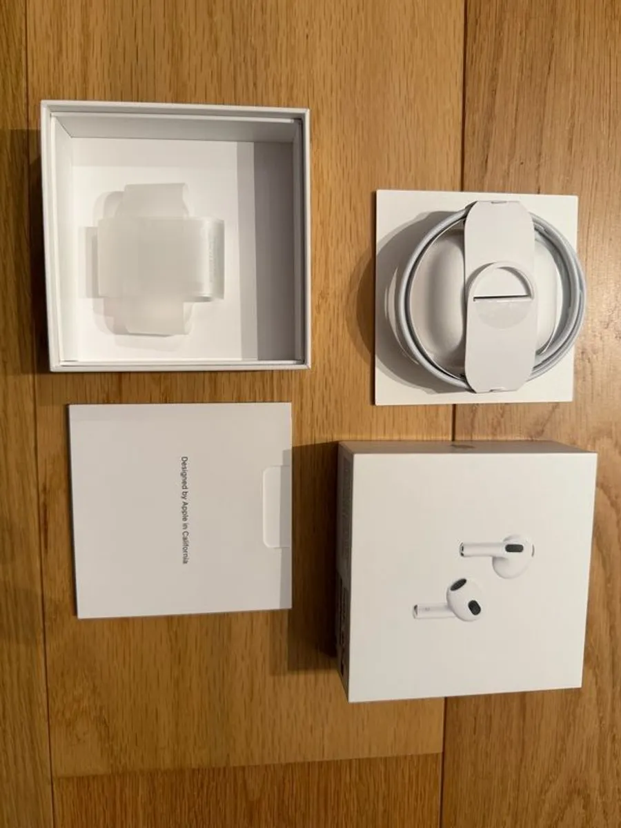 AirPods 3 with MagSafe charging case in mint condition - perfect gift for Christmas - Image 3