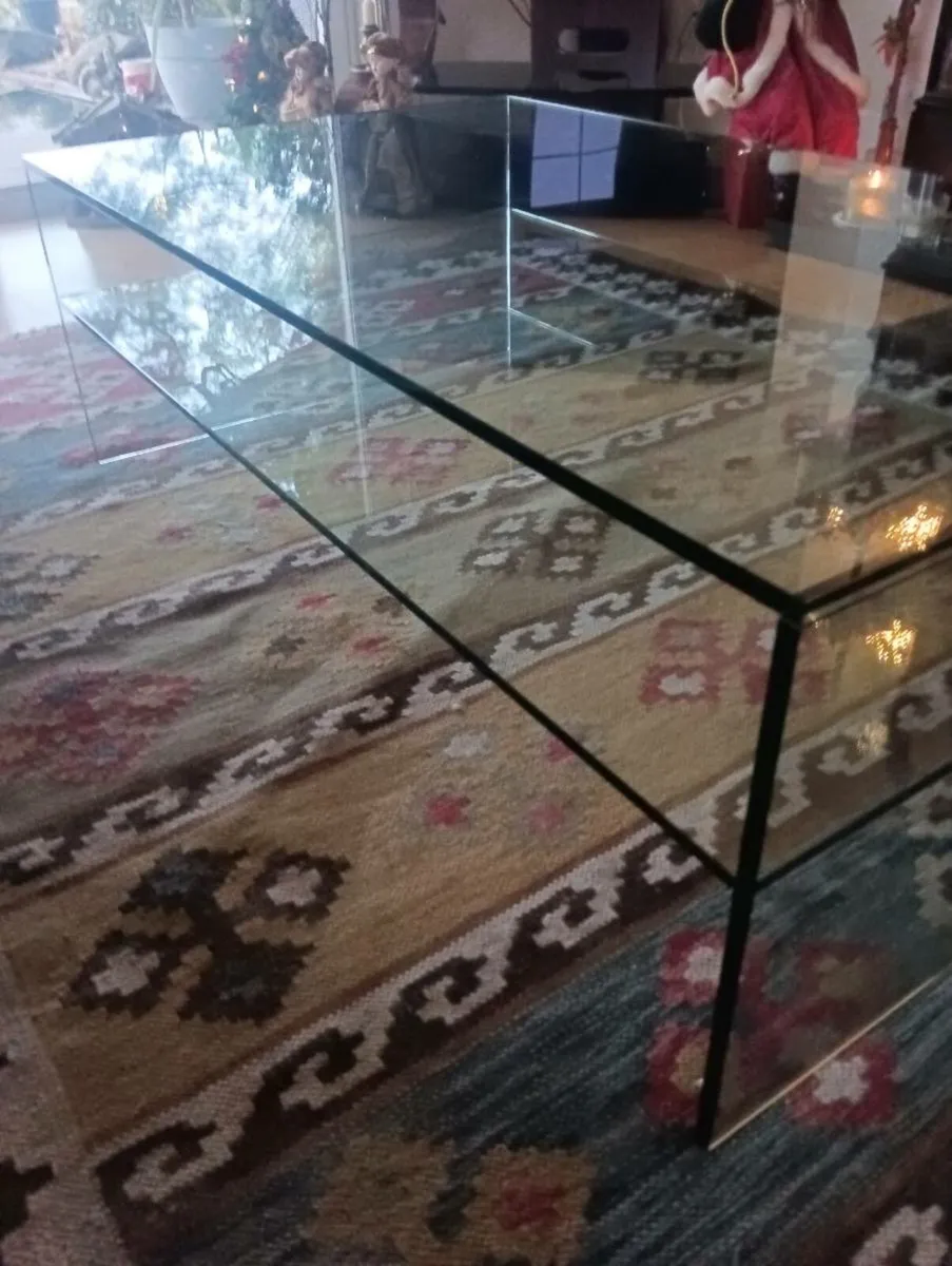Beautiful solid glass table, like new,150 - Image 2