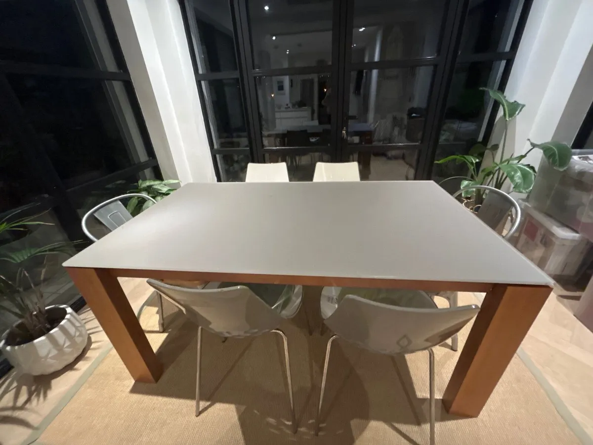 Calligaris Dining table and chairs - Image 2