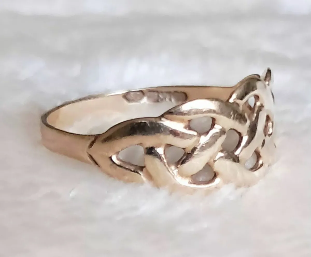 9ct Gold Celtic Knot Band - Image 2