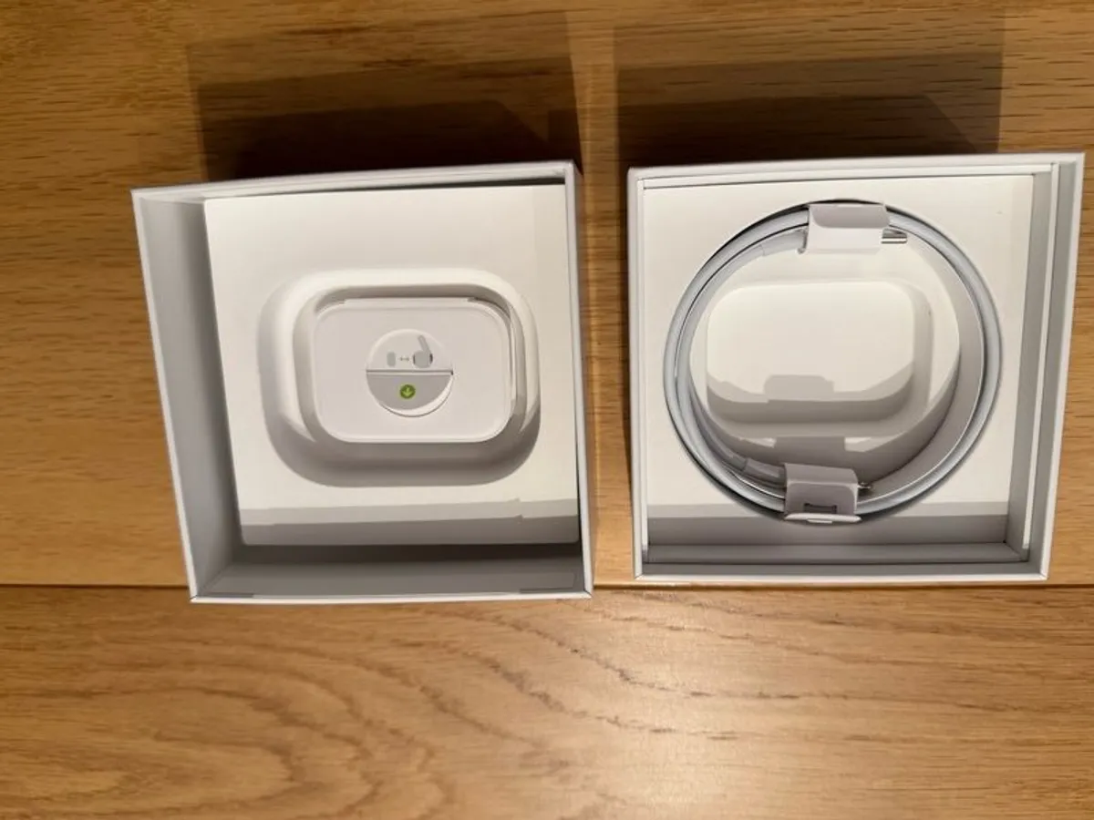 AirPods Pro 2 in mint condition - Perfect gift for Christmas - Image 4
