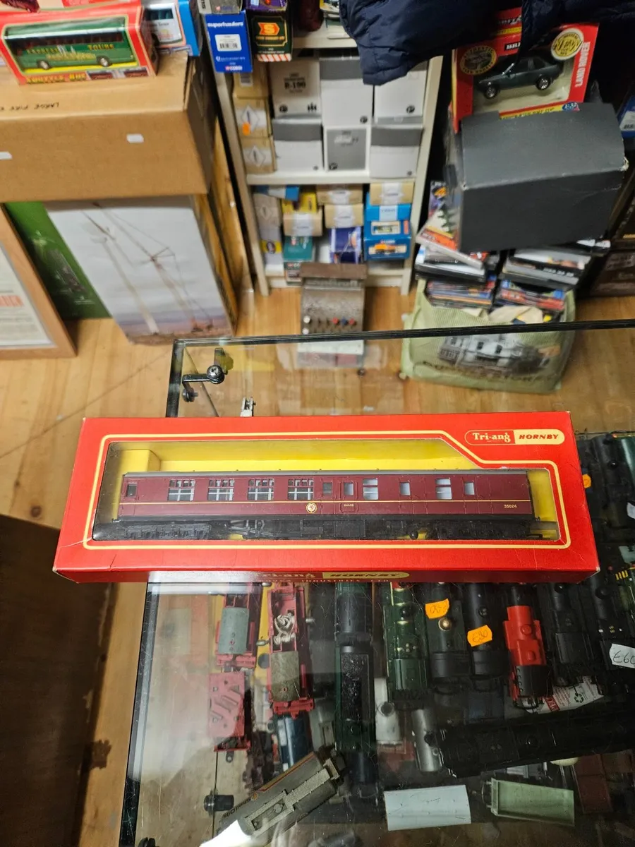 Hornby OO Gauge Carraige