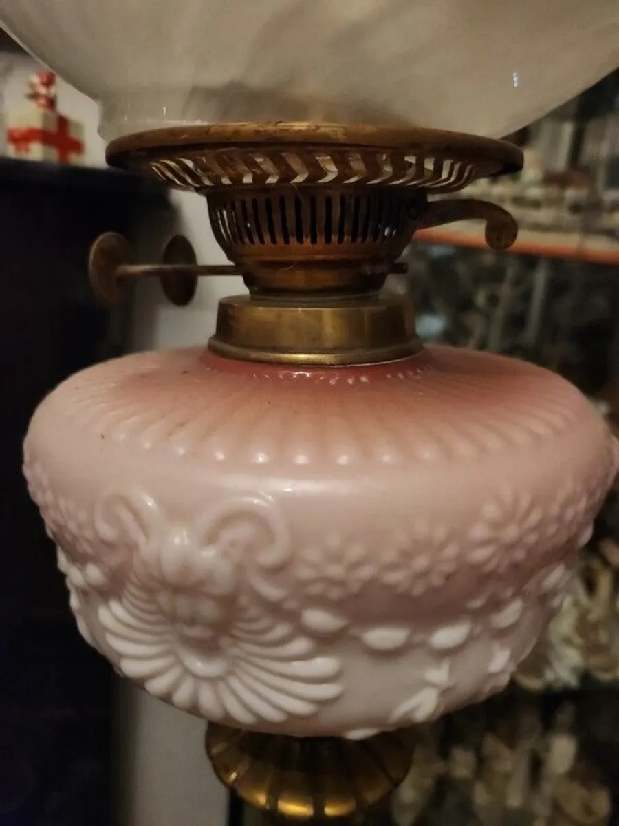 early Victorian twin burner lamp . working.  Polished - Image 4