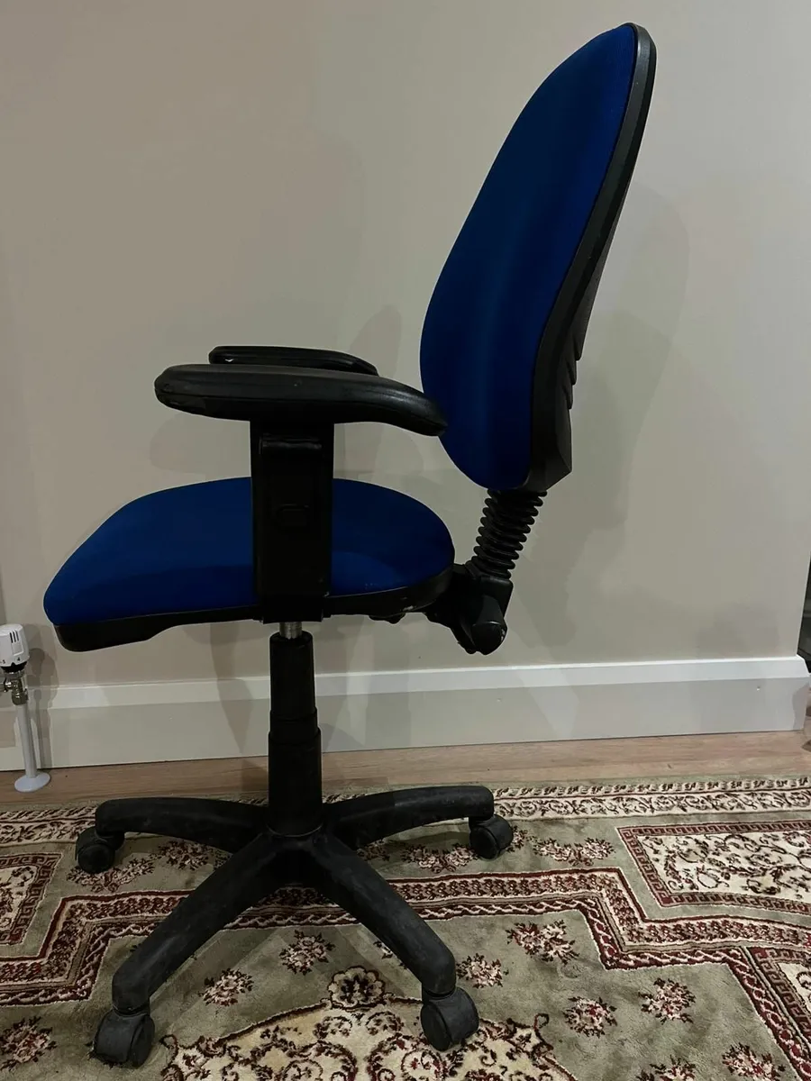 Desk and swivel chair - Image 3