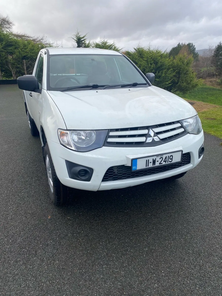 Mitsubishi L200,       TINY MILEAGE 12k - Image 3