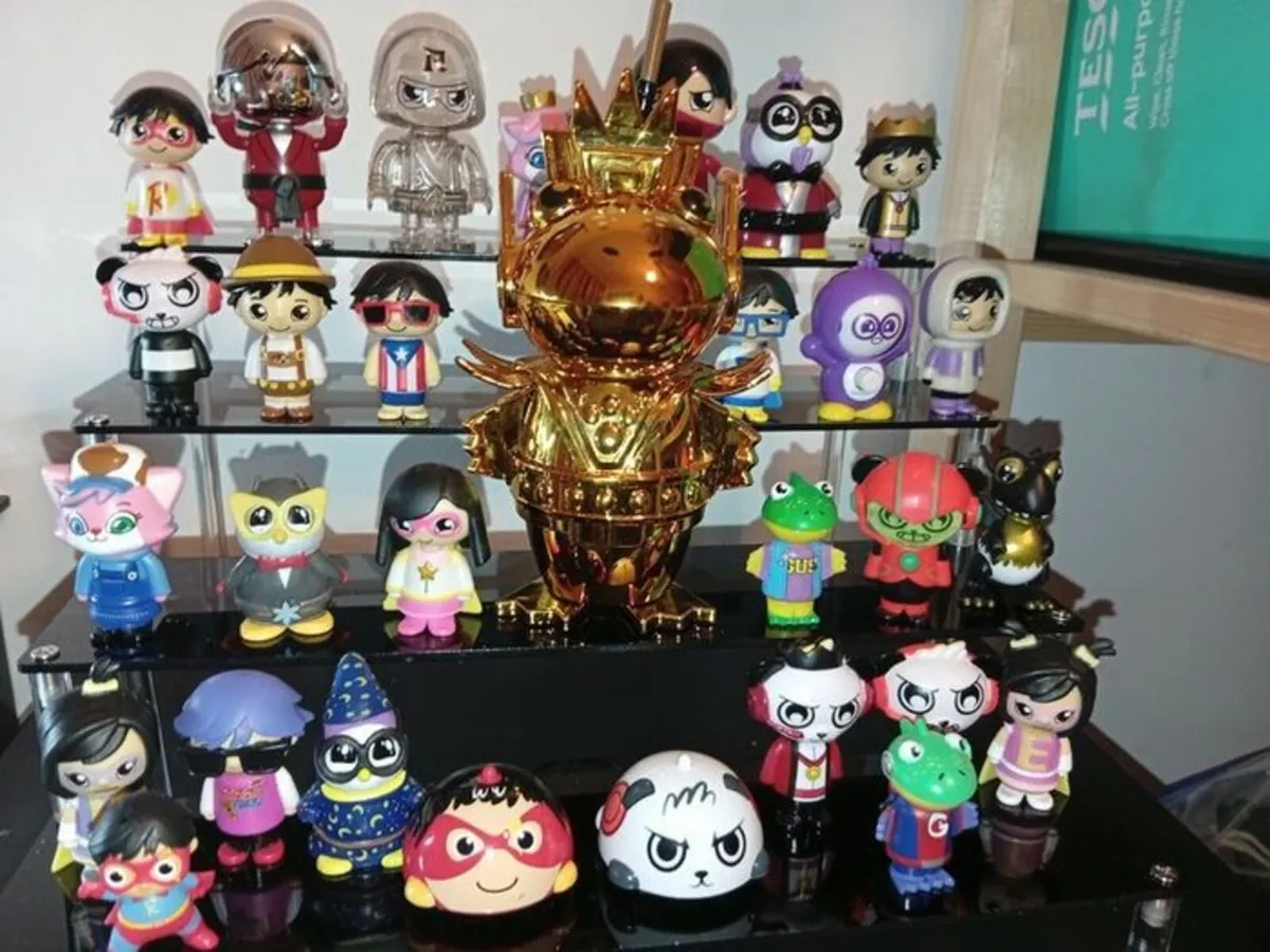 Ryan's World Gus the Gummy Gator Gold 6" Tall