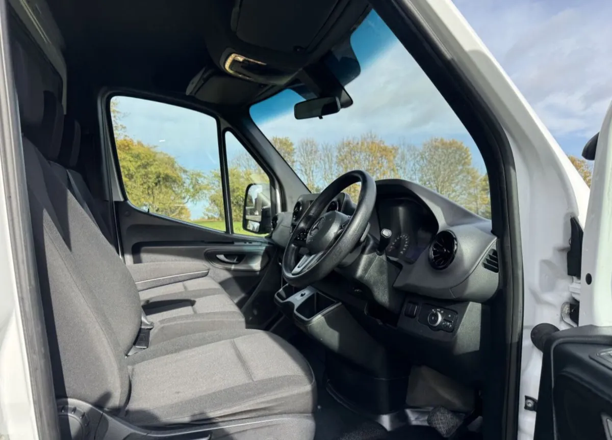2021 MERCEDES-BENZ SPRINTER 4.2m. Curtainsider - Image 2