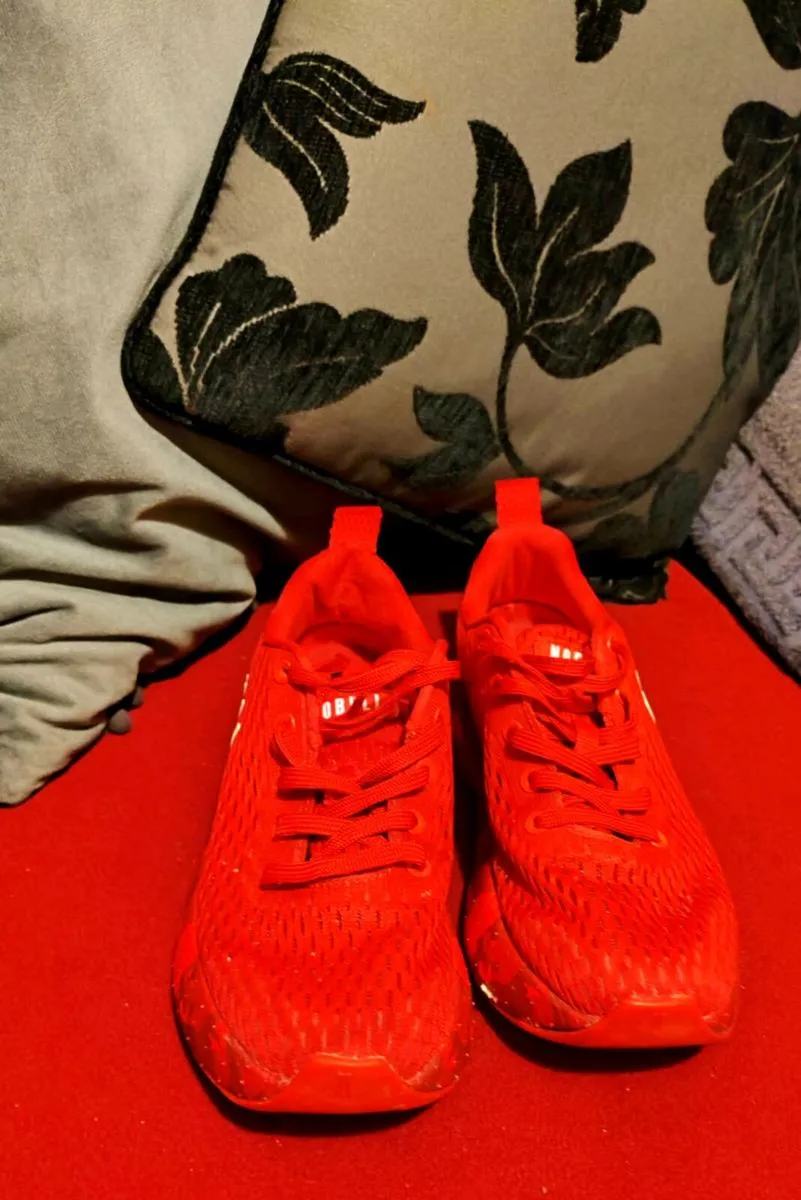 Bold Red NOBULL Trainers – Size 40 EU / UK 7 - Image 2