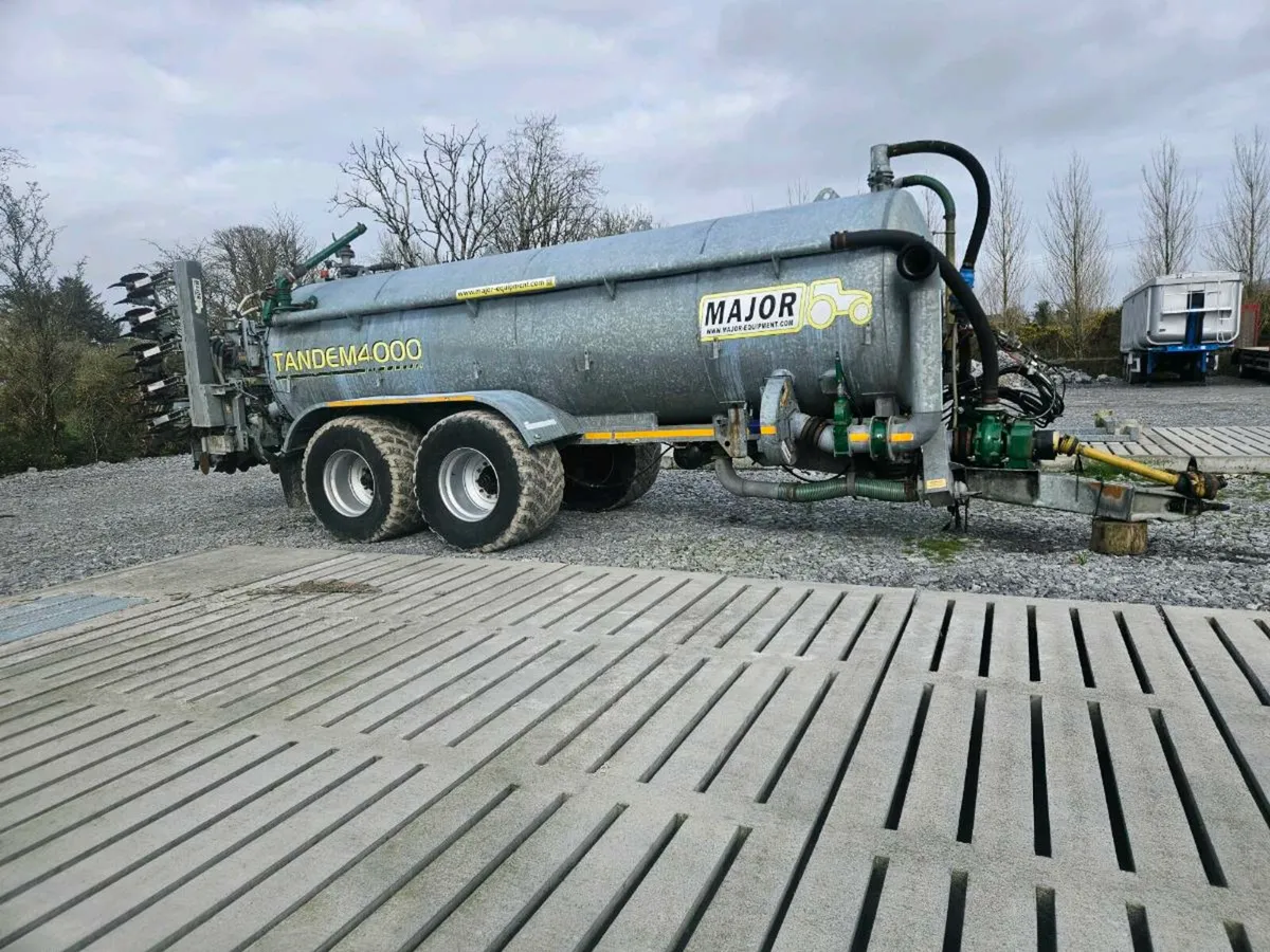 4000 gallon major tanker - Image 1