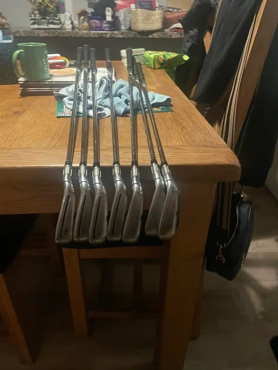 taylormade m4 full set of irons and woods and bag - Image 3