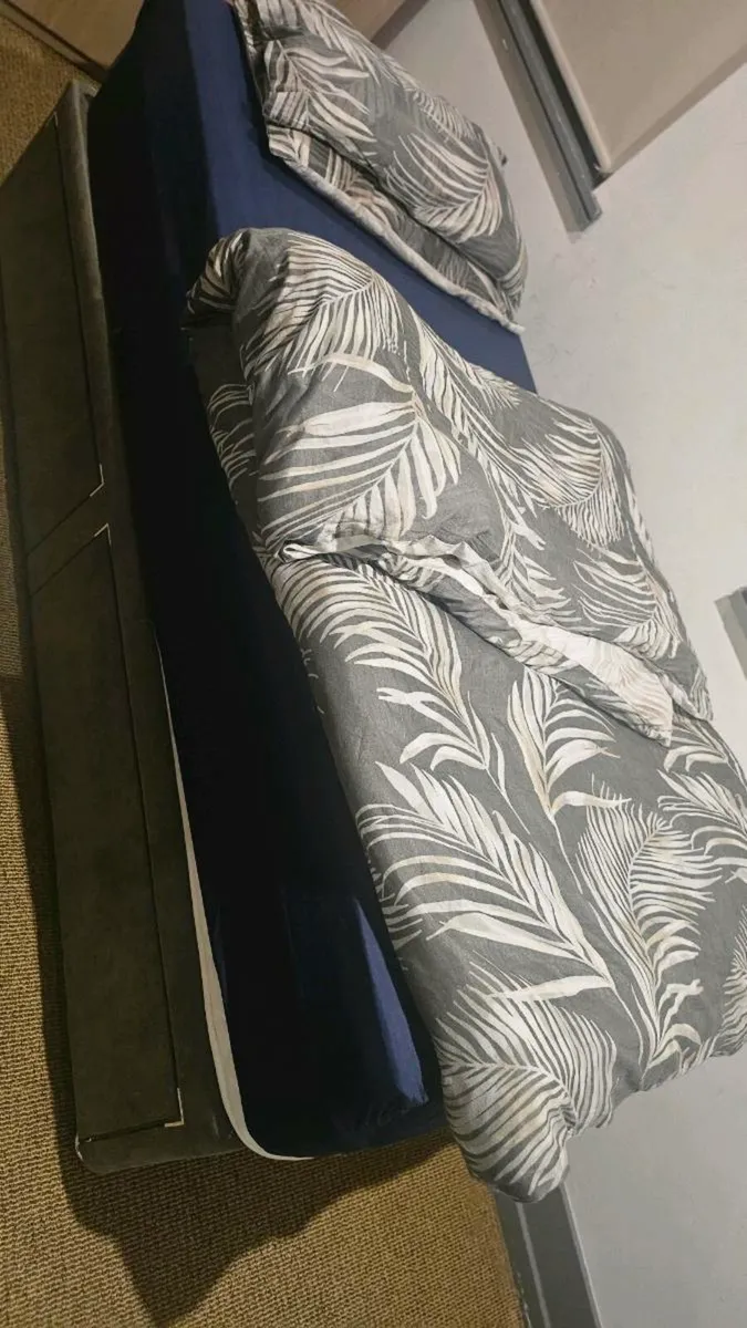 Single divan base with mattress - Image 3