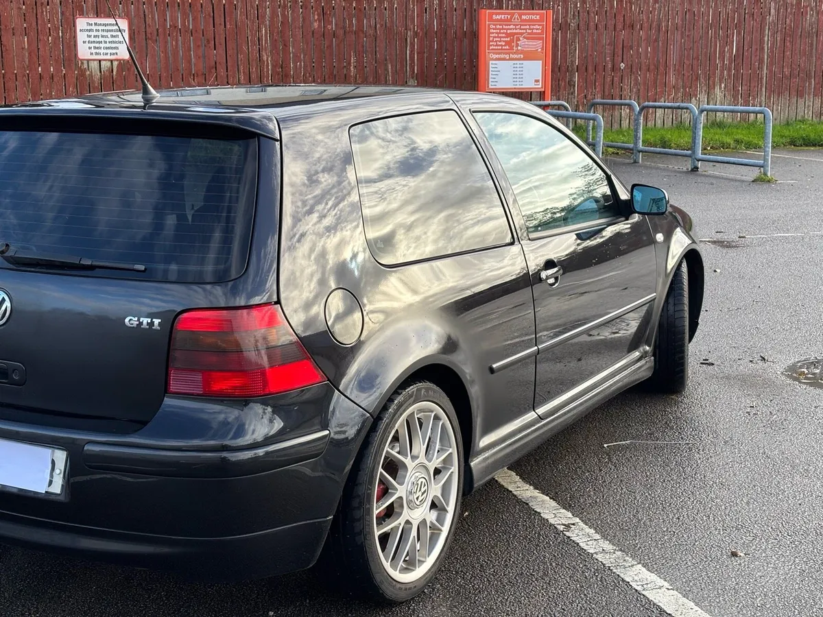 Volkswagen Golf GTI 25th Anniversary - Image 4