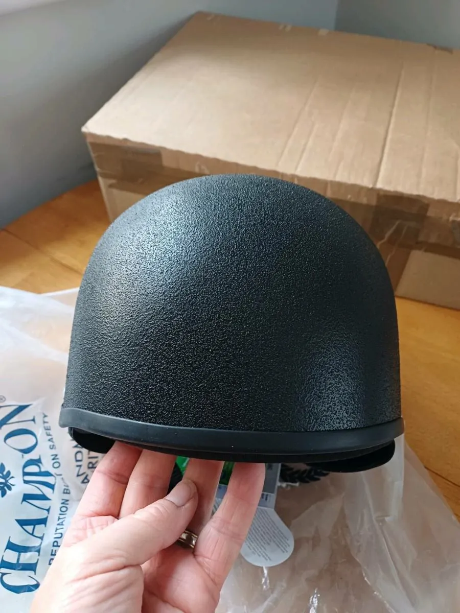 Champion deluxe skull helmet - Image 1