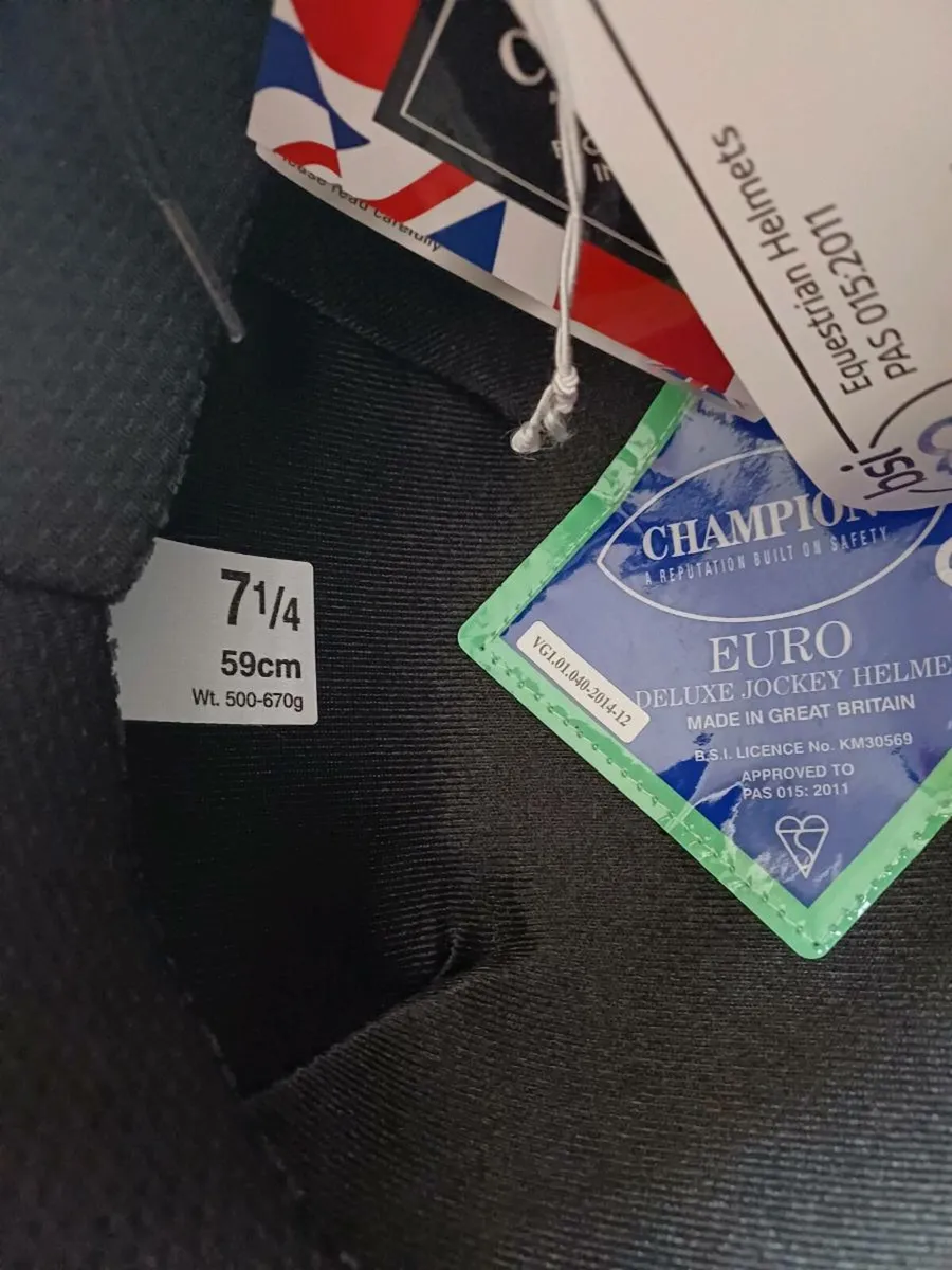 Champion deluxe skull helmet - Image 4