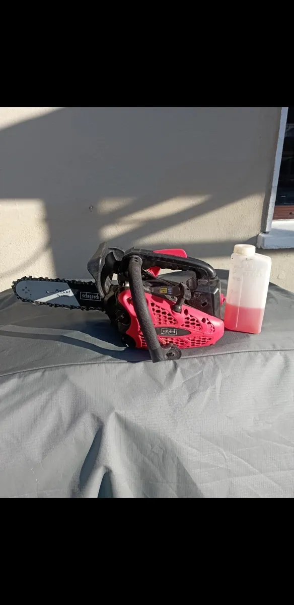 Petrol chainsaw - Image 1