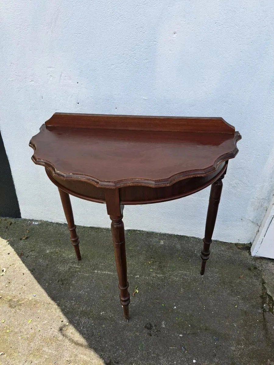 Mahogany half moon table - Image 1
