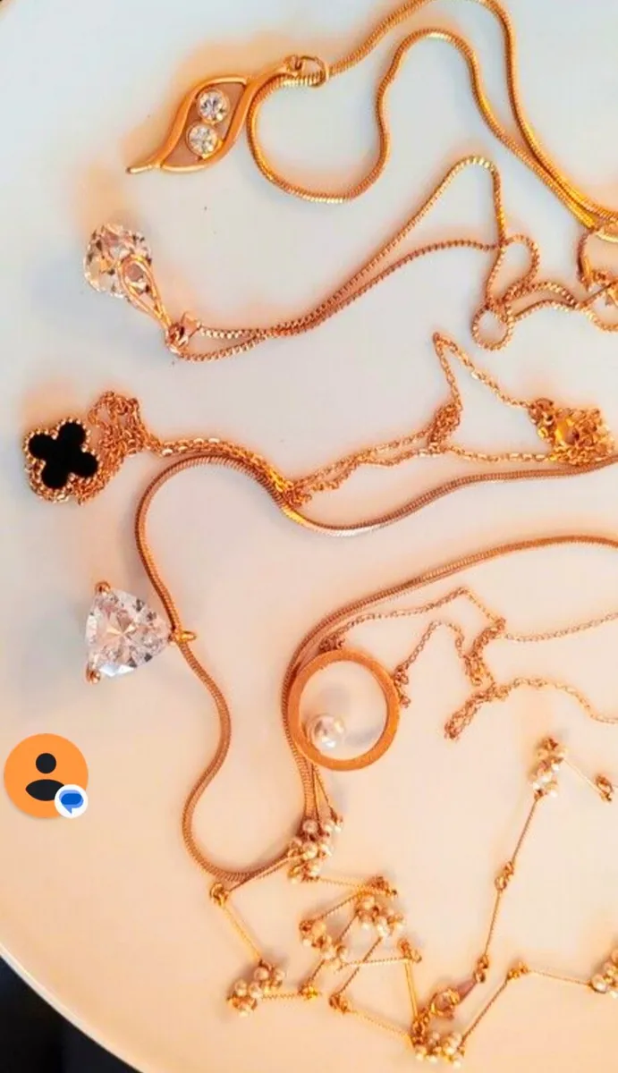 10 assorted pendants - Image 1