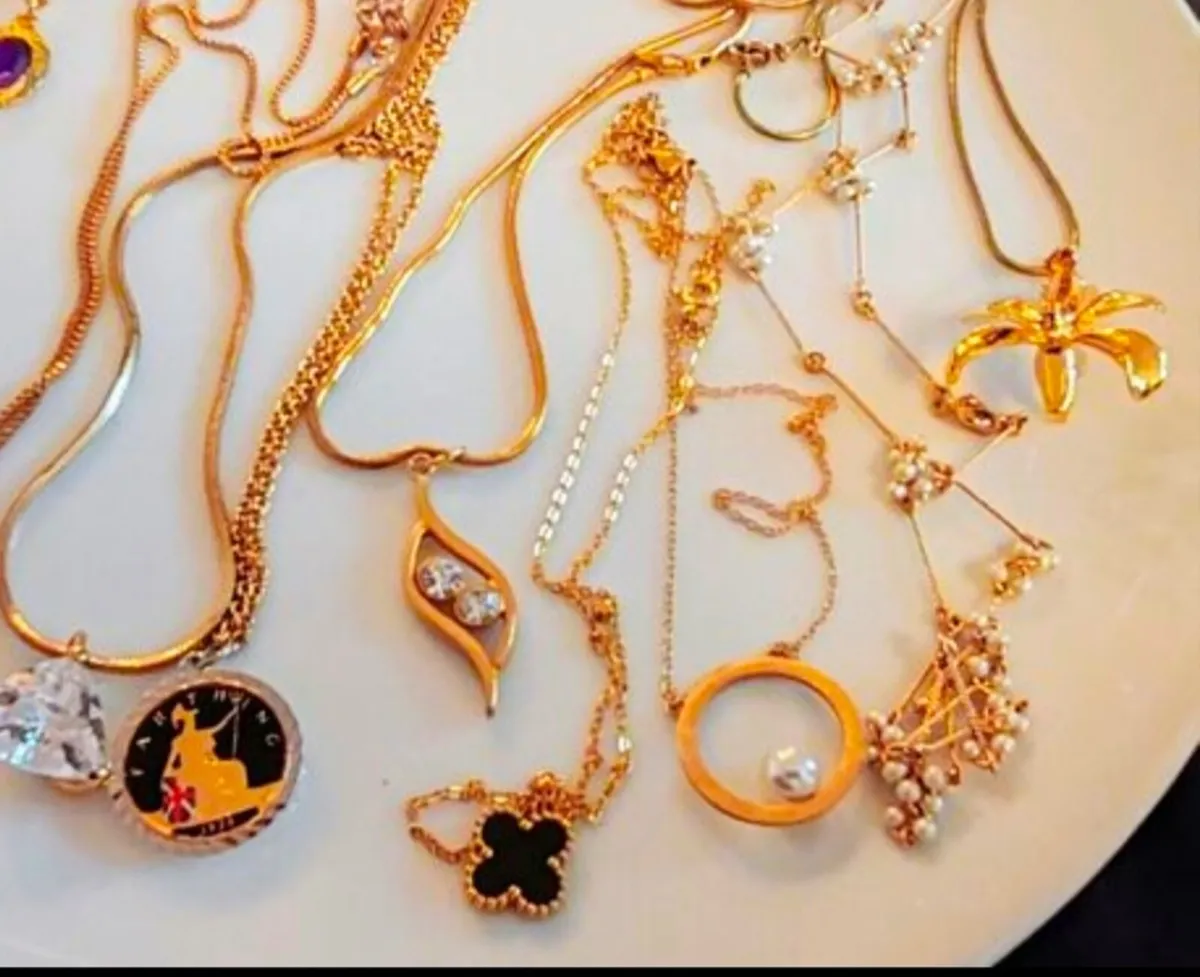 10 assorted pendants - Image 4