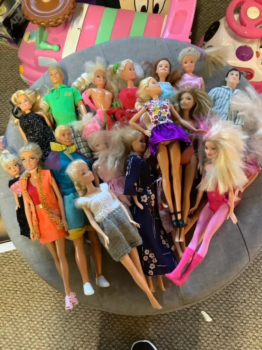 17 dolls