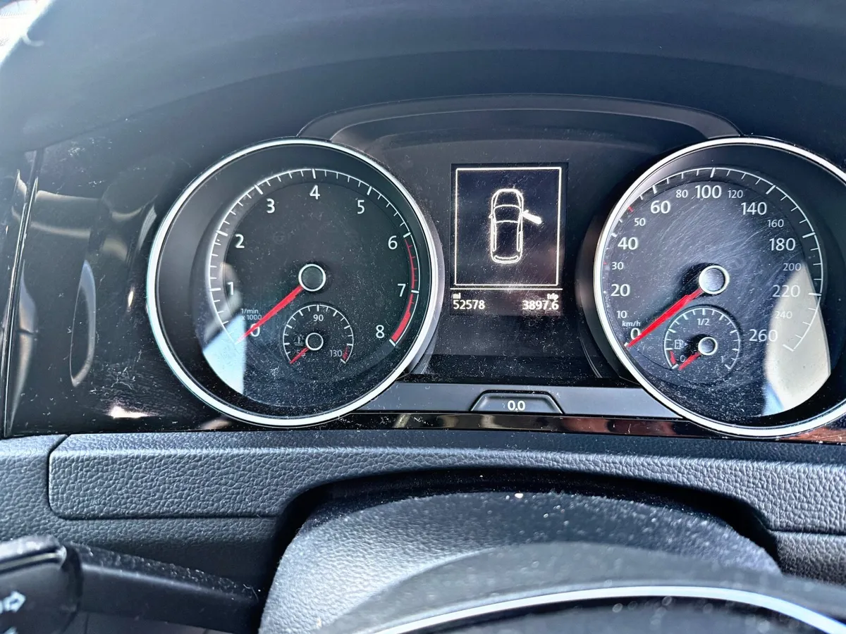 2017 VW Golf 1.4 TSI Highline Auto DSG Low KM - Image 4