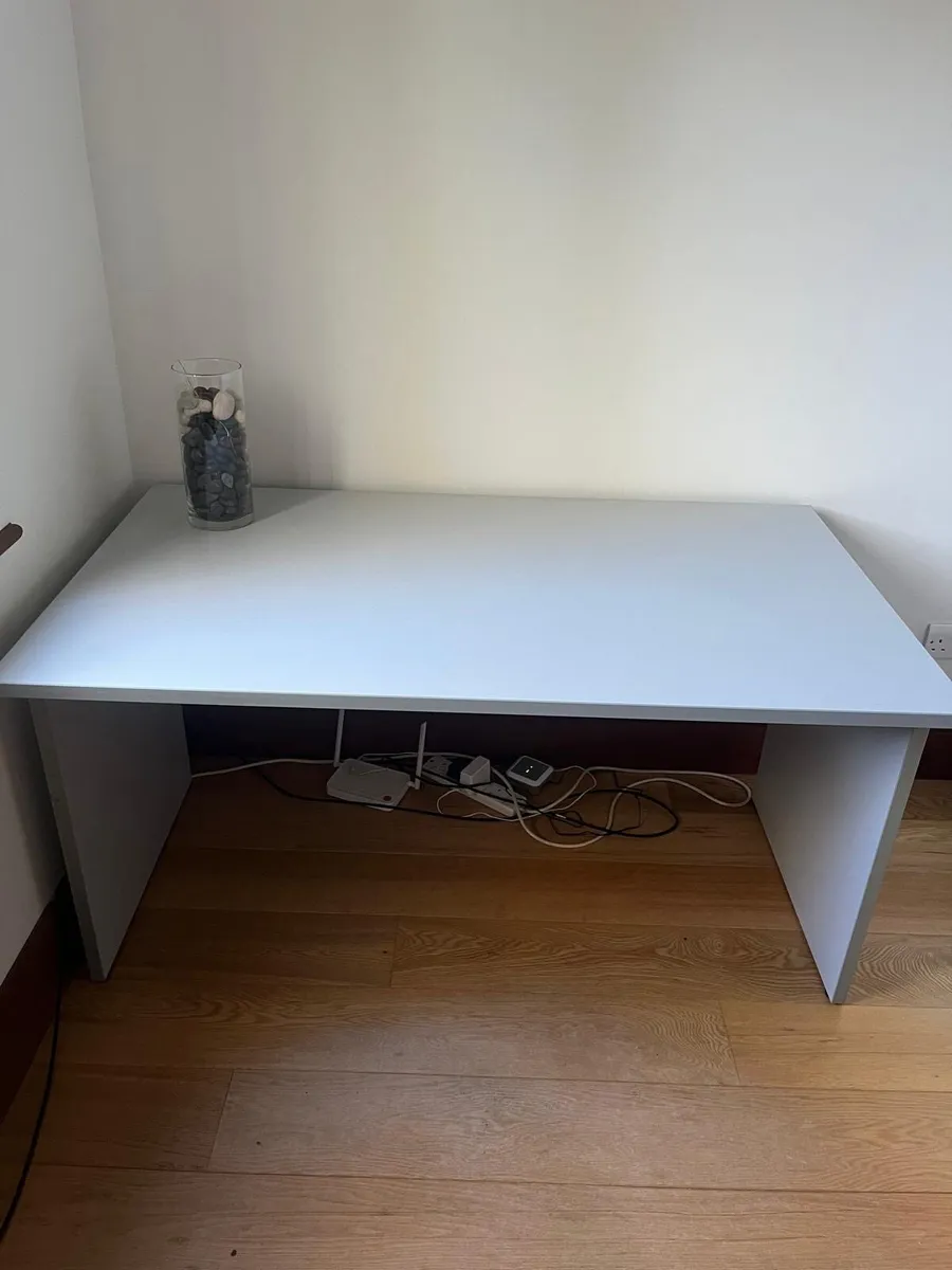 Study desk - Image 1