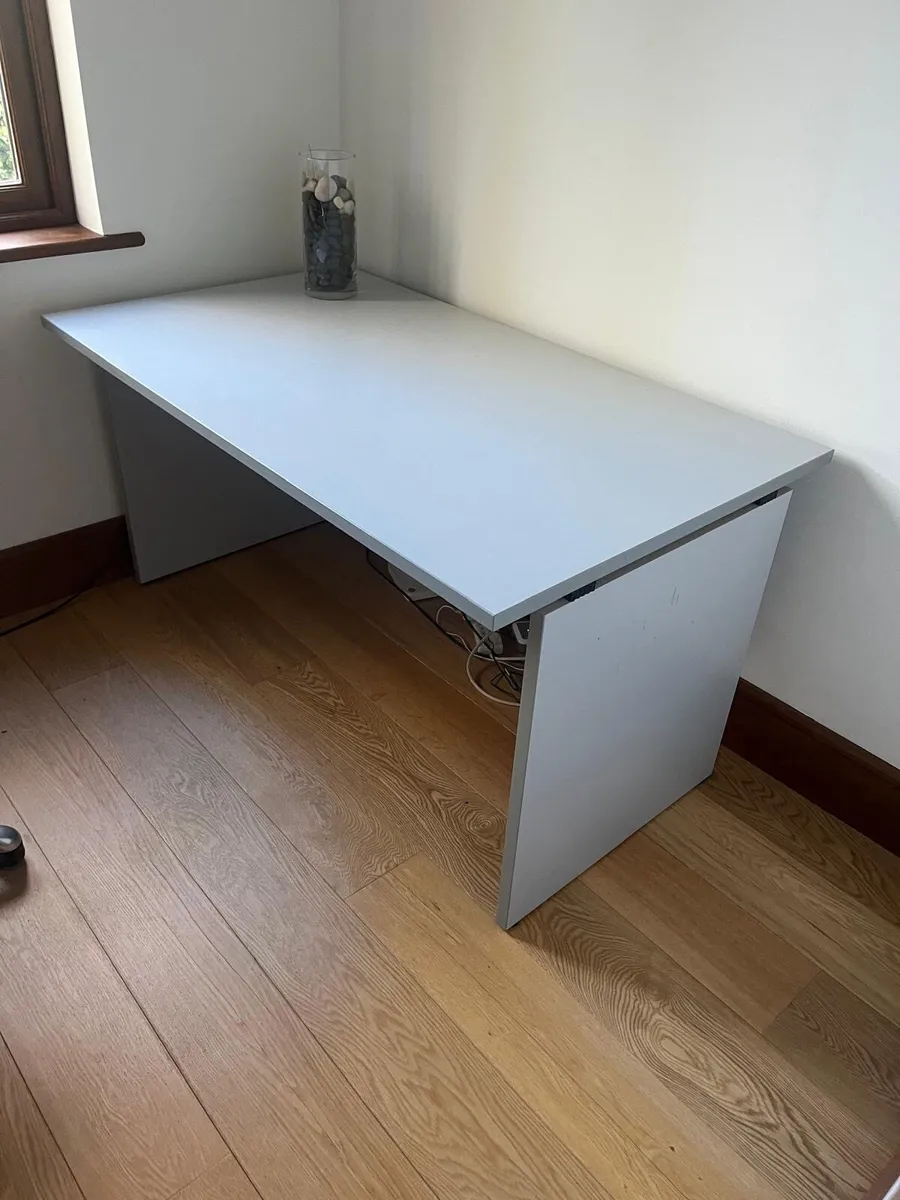 Study desk - Image 2