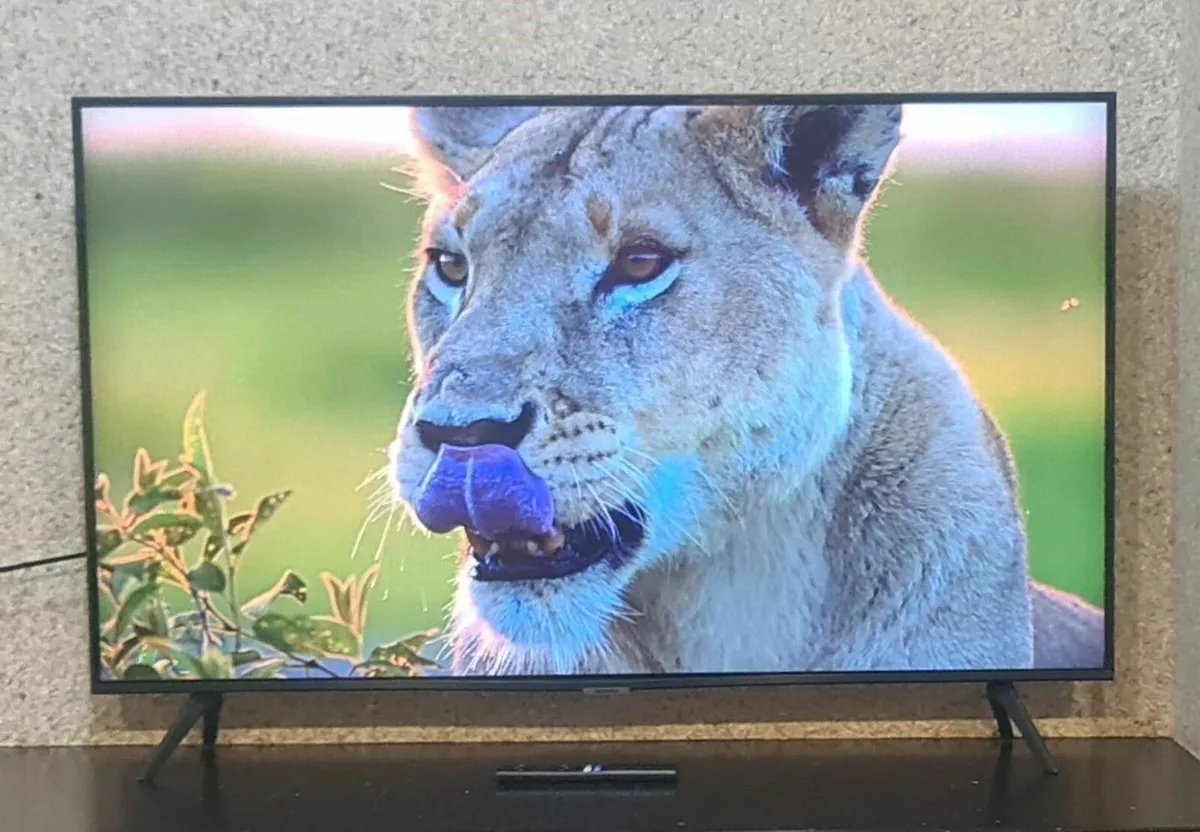 Samsung 43" 4K UHD Smart TV | Excellent Condition - Image 1