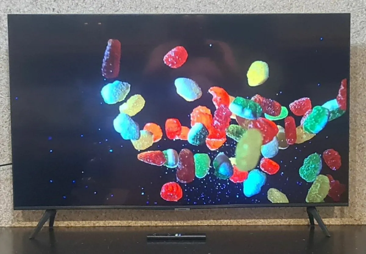 Samsung 43" 4K UHD Smart TV | Excellent Condition - Image 2