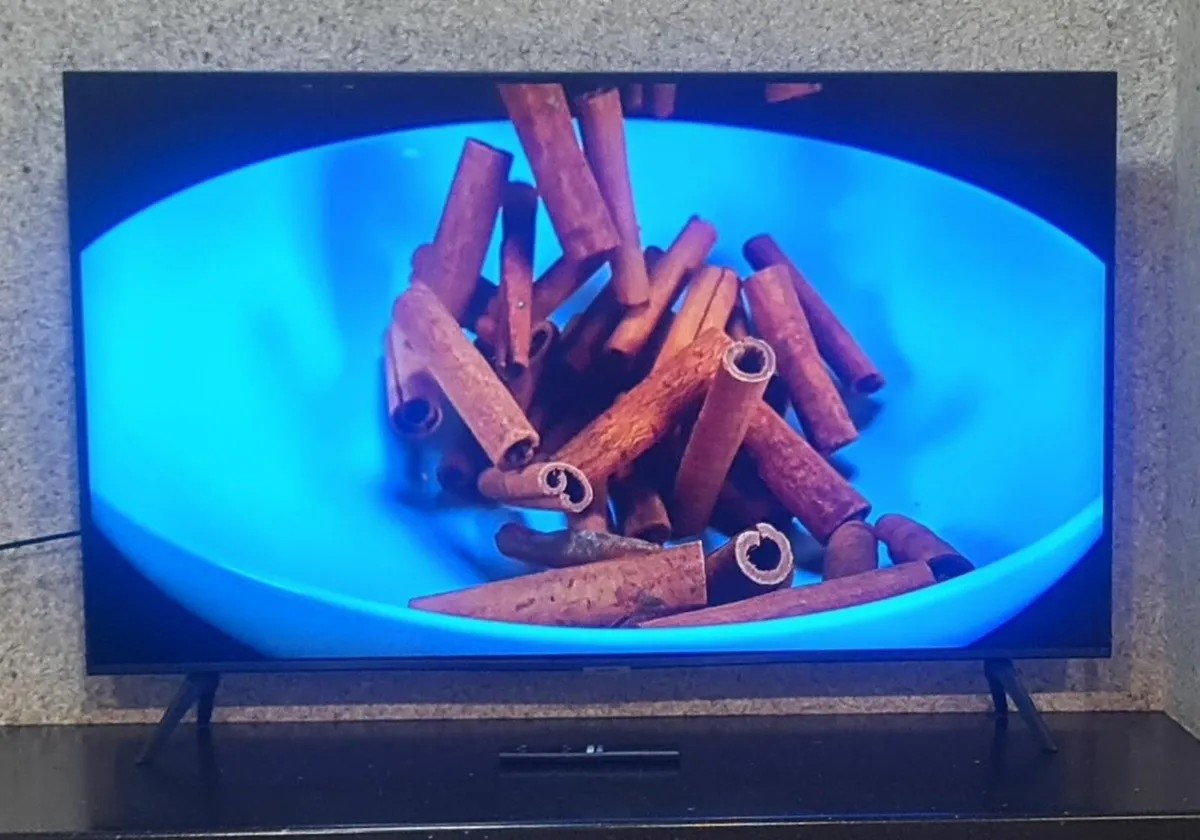 Samsung 43" 4K UHD Smart TV | Excellent Condition - Image 3