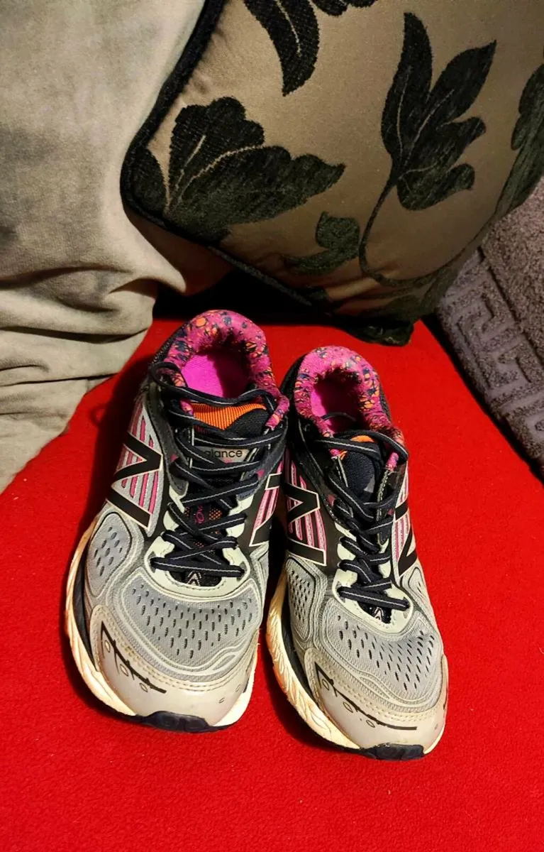 New Balance 860v7 Running Shoes – Size EU 39 / US - Image 2