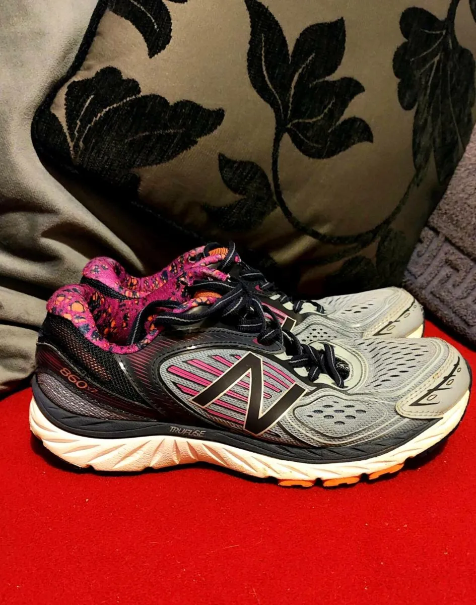 New Balance 860v7 Running Shoes – Size EU 39 / US - Image 3