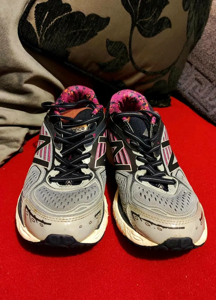 New Balance 860v7 Running Shoes – Size EU 39 / US - Image 4