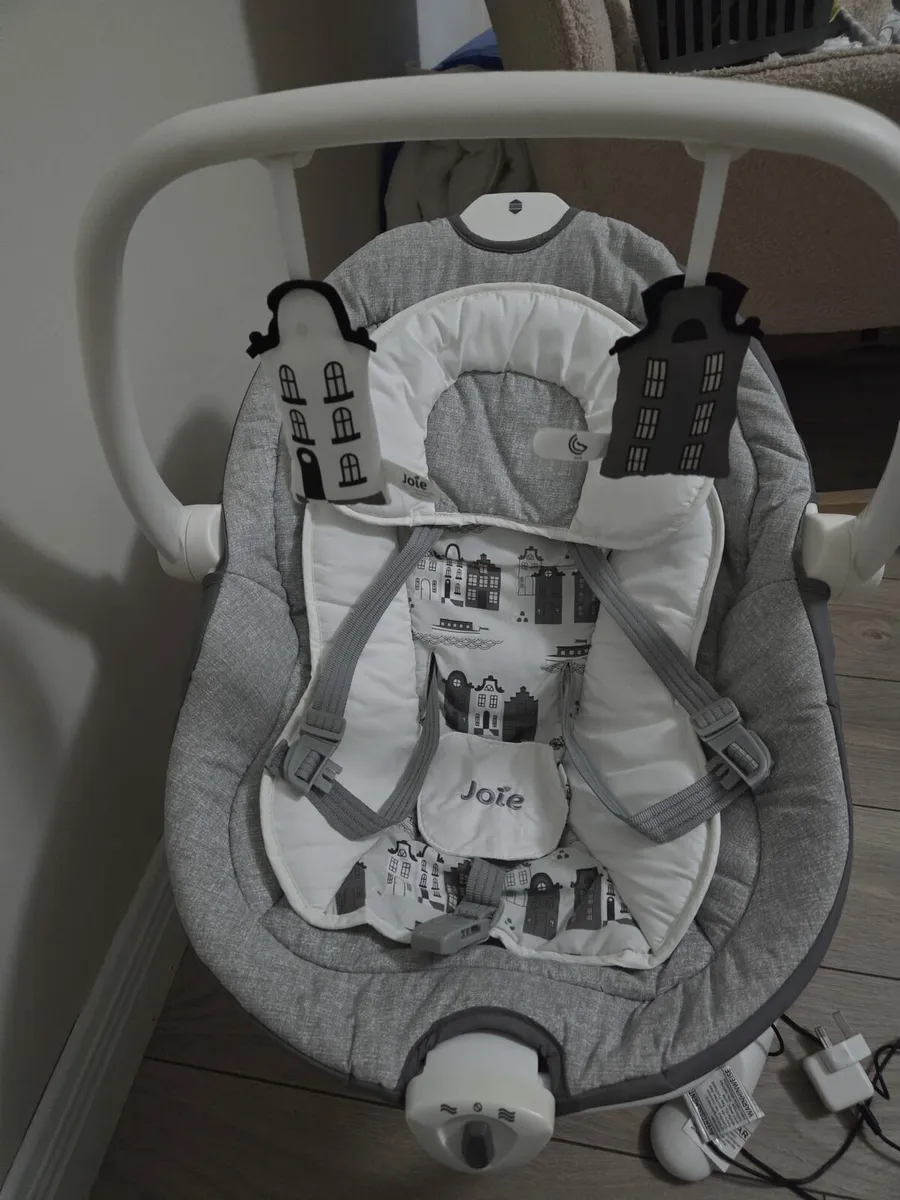 Joie Emeri 2 in 1 baby swing and rocker - Image 1