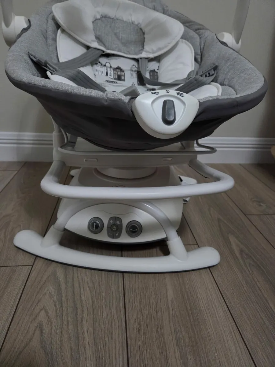 Joie Emeri 2 in 1 baby swing and rocker - Image 4