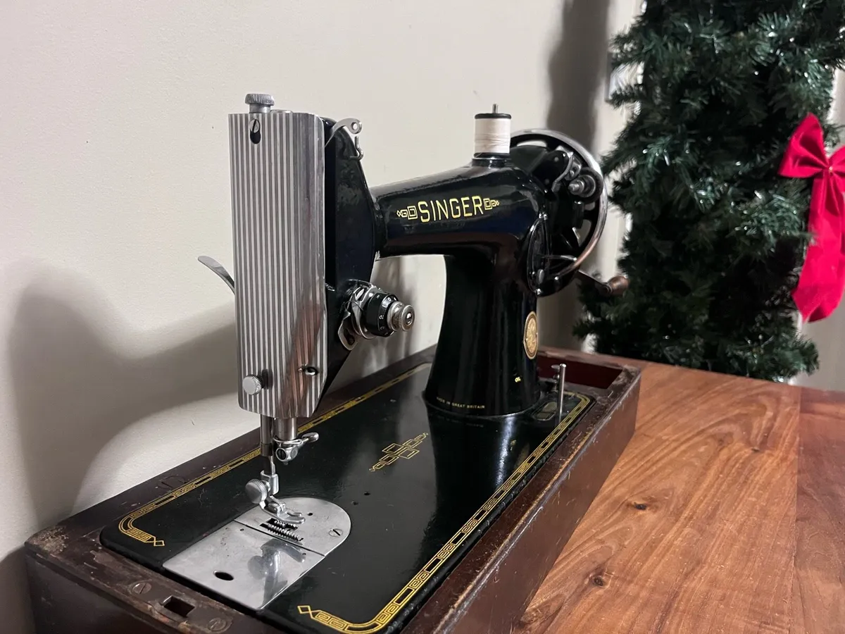 Singer sewing machine - Image 4