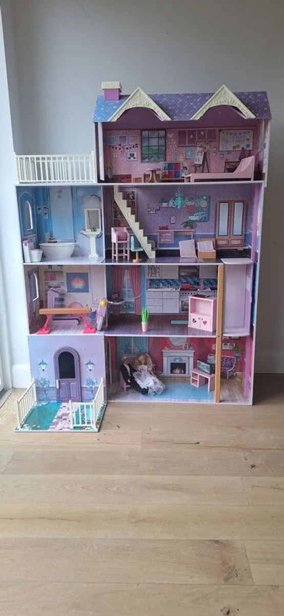 Wooden Doll House - Image 1