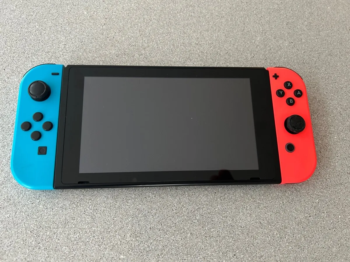 Ninetendo Switch - Image 3