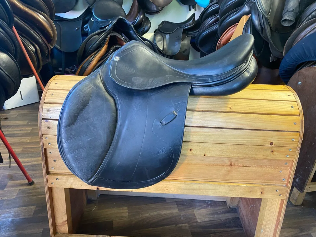 Pessoa 16.5 Leather jumping saddle - Image 1
