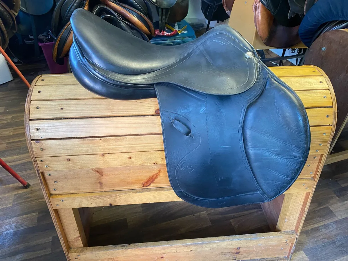 Pessoa 16.5 Leather jumping saddle - Image 3