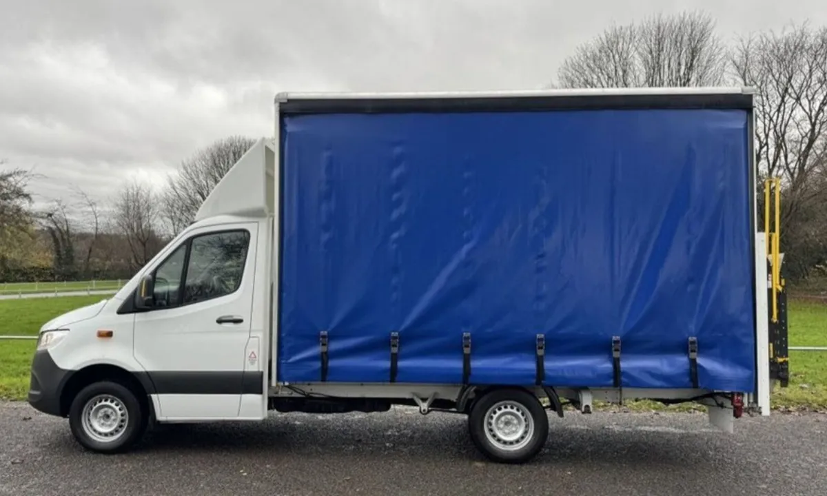 2020 MERCEDES-BENZ SPRINTER Curtainside Tail Lift - Image 4