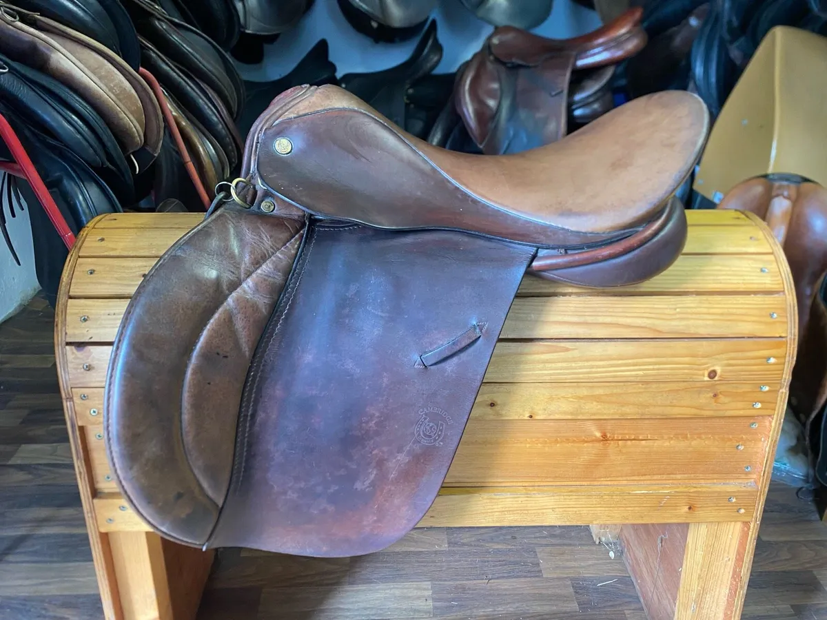 Leather saddle symonds brown 17.5 - Image 1