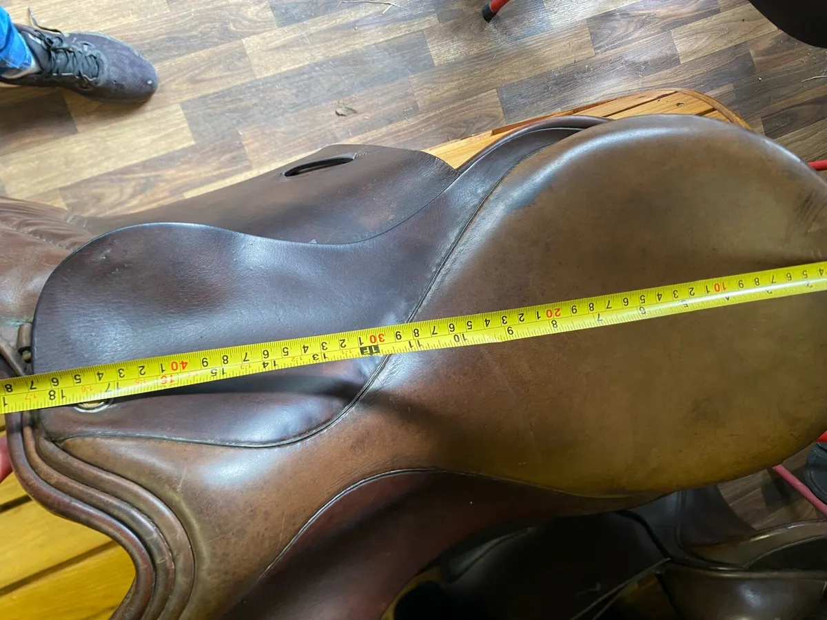 Leather saddle symonds brown 17.5 - Image 2